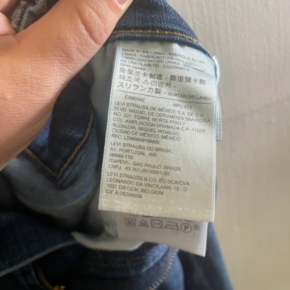 Women's 505 Straight Levis. Size 10 Short. - Picture 6 of 6